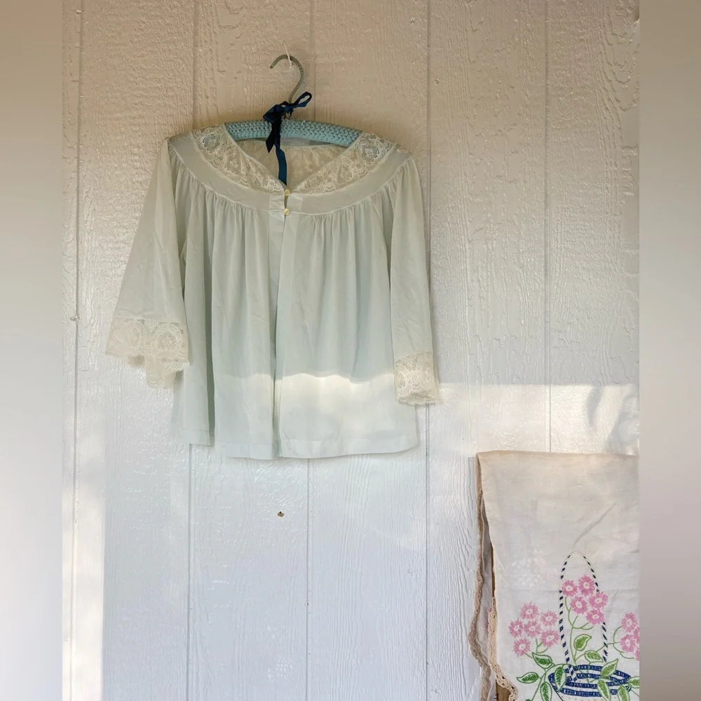 Vintage Lace Blue Cape Fits S-M-L - Picture 1 of 11